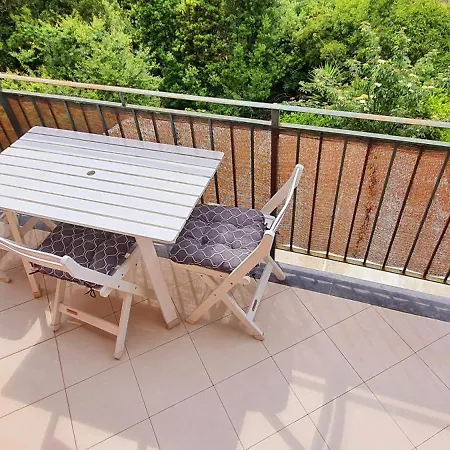 Private Parking, Terrace, Quite Near The Sea דירה *